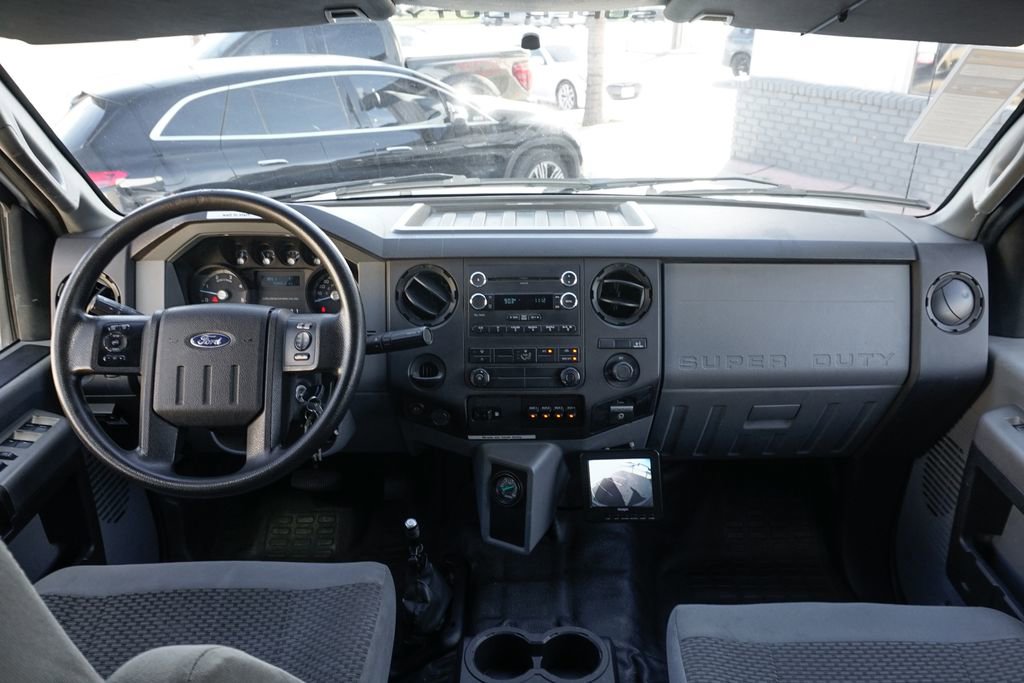 Used 2016 Ford F650 2WD Crew Cab Super Duty image 36