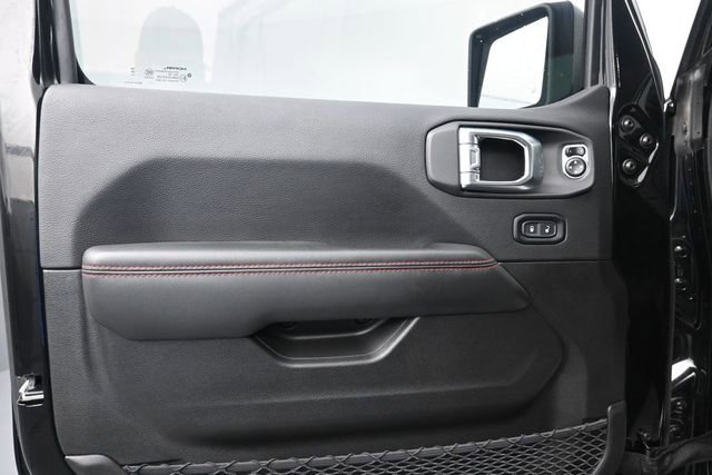 Used 2024 Jeep Gladiator Rubicon w/ Technology Group AWD/4WD image 9