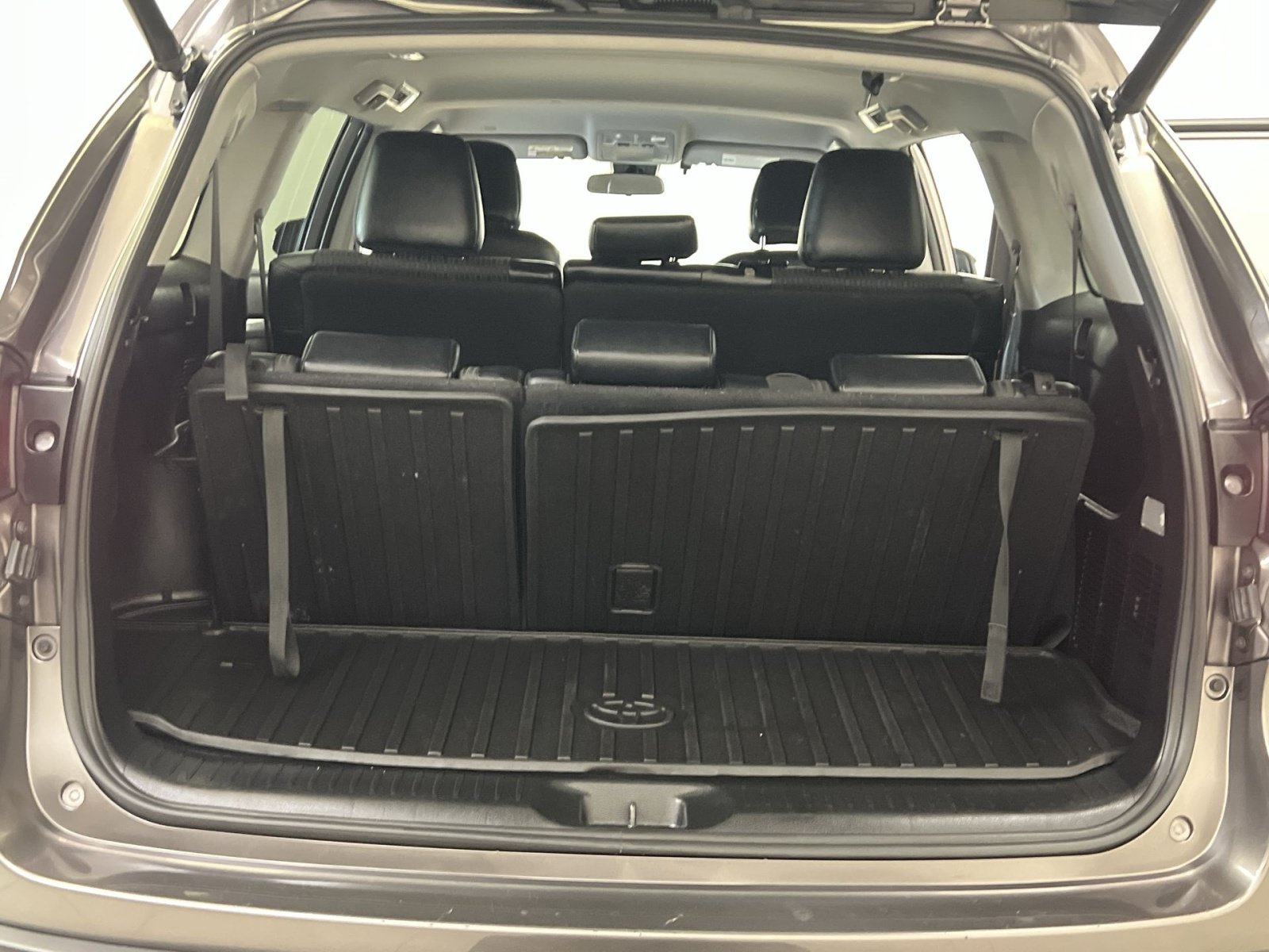 Used 2019 Toyota Highlander Plus AWD/4WD image 26
