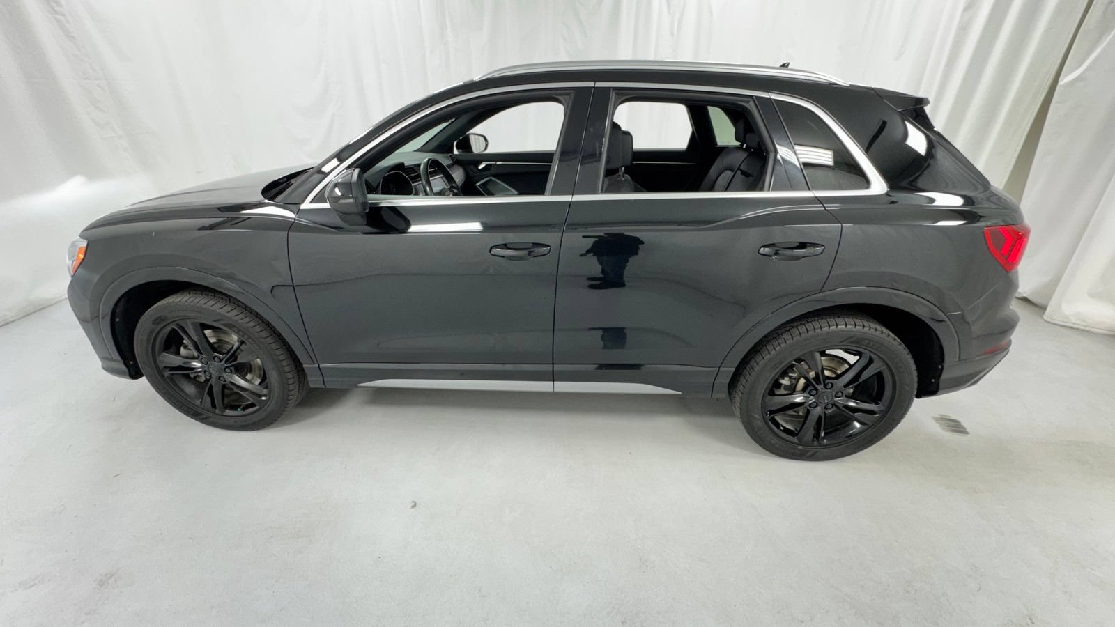 Used 2020 Audi Q3 2.0T Premium w/ Convenience Package AWD/4WD image 6
