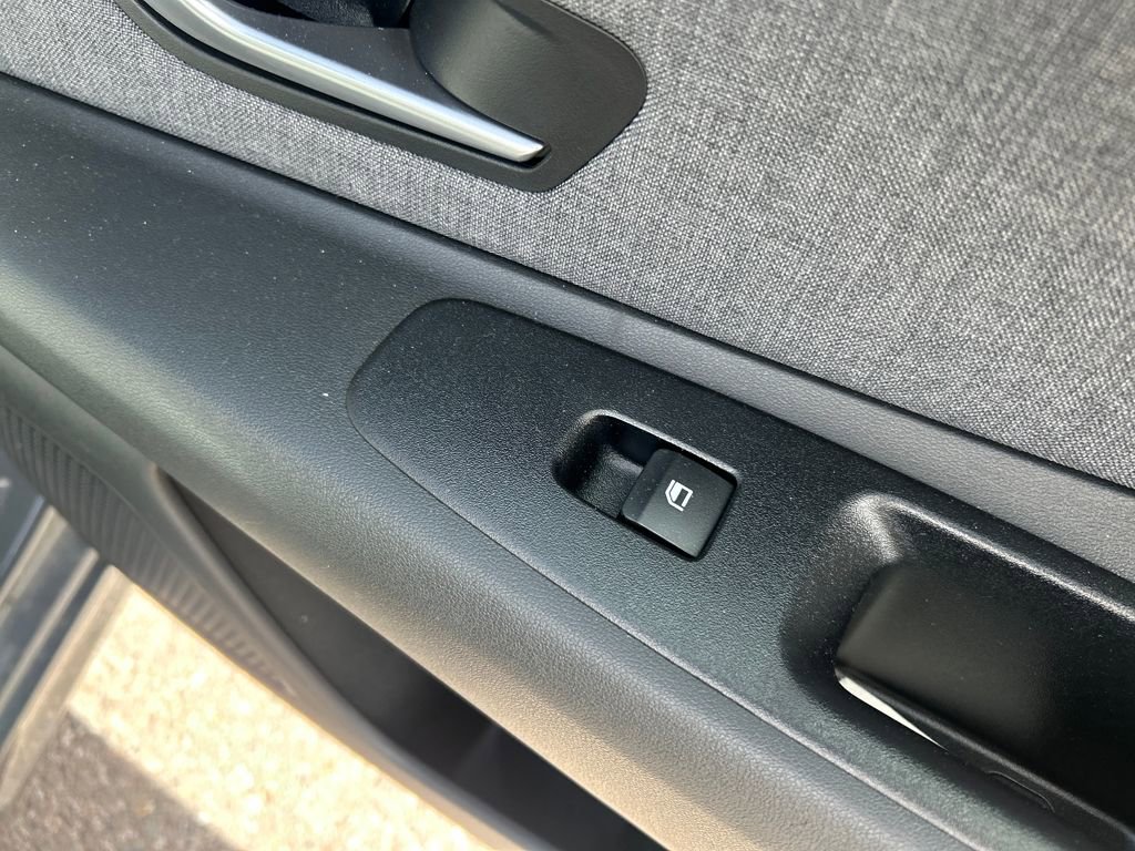 Used 2025 Hyundai Elantra Limited image 25