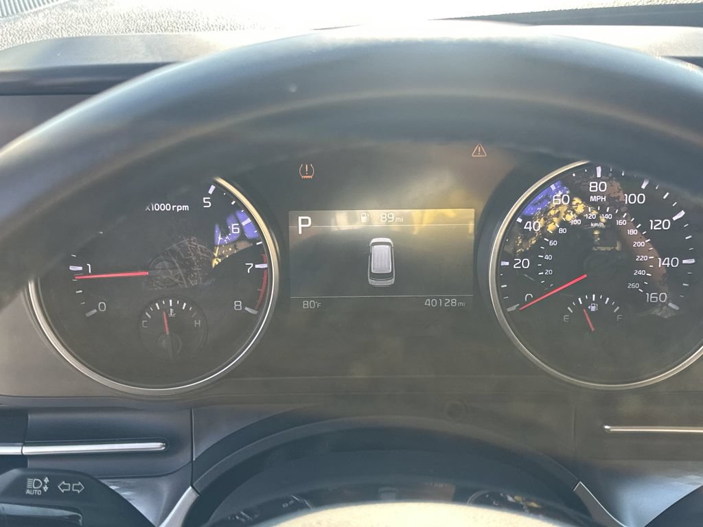 Used 2024 Kia Carnival LX FWD image 25