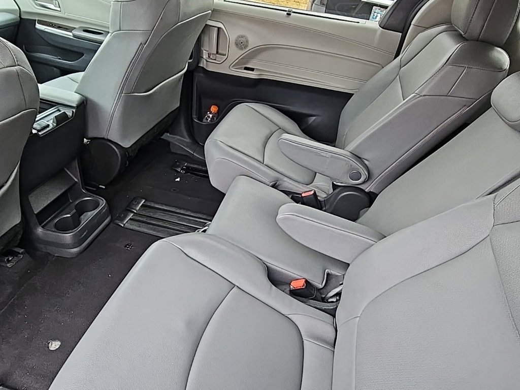 Used 2024 Toyota Sienna XLE image 22