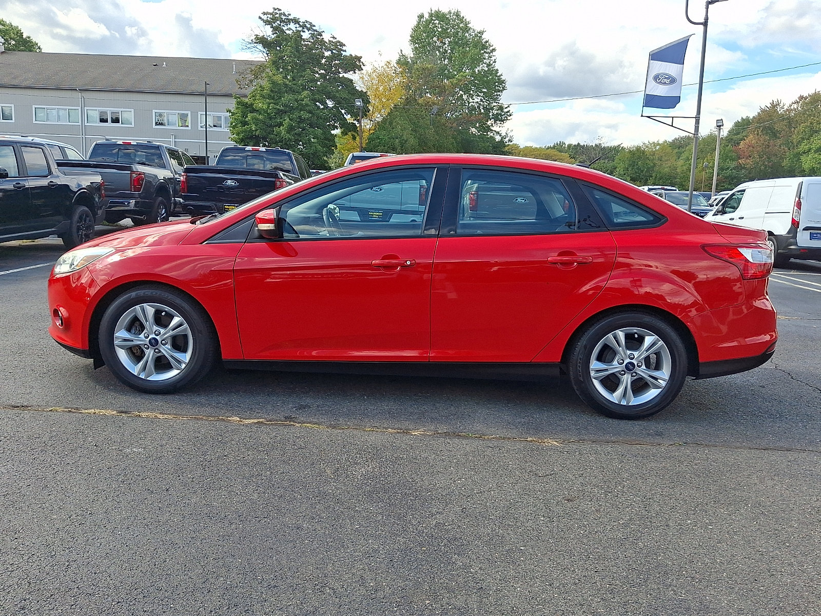 Used 2014 Ford Focus SE FWD image 4