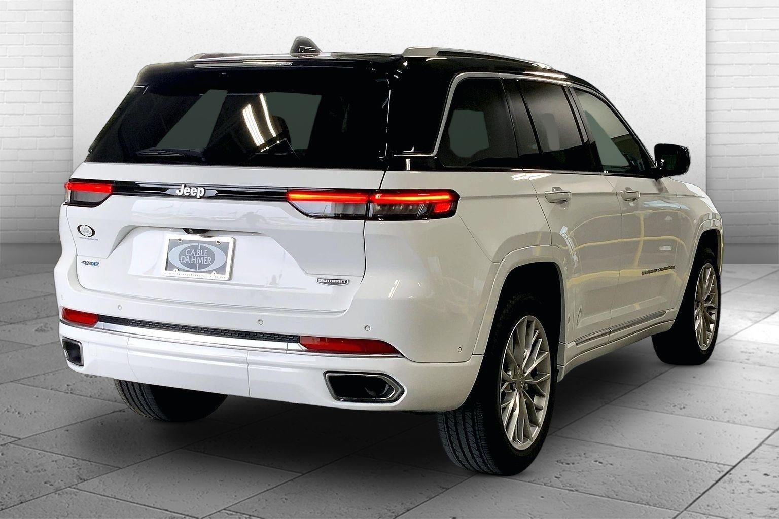 Used 2022 Jeep Grand Cherokee Summit AWD/4WD image 12