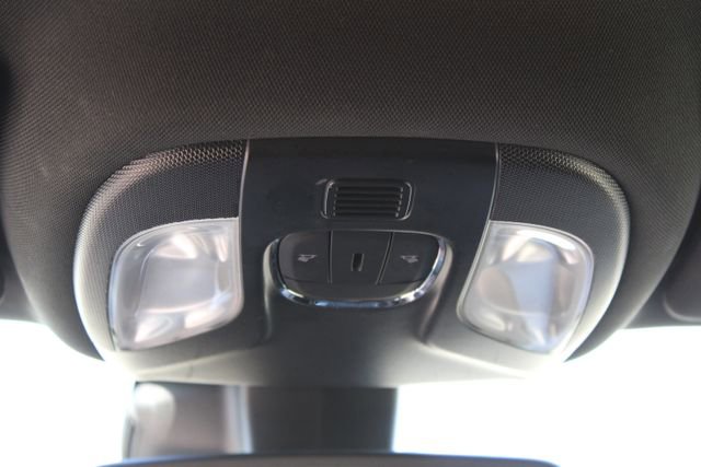 Used 2025 Jeep Compass Latitude image 18