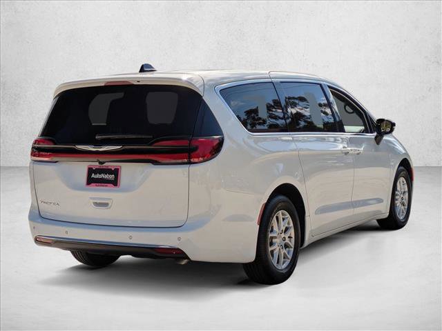 New 2026 Chrysler Pacifica Select image 2