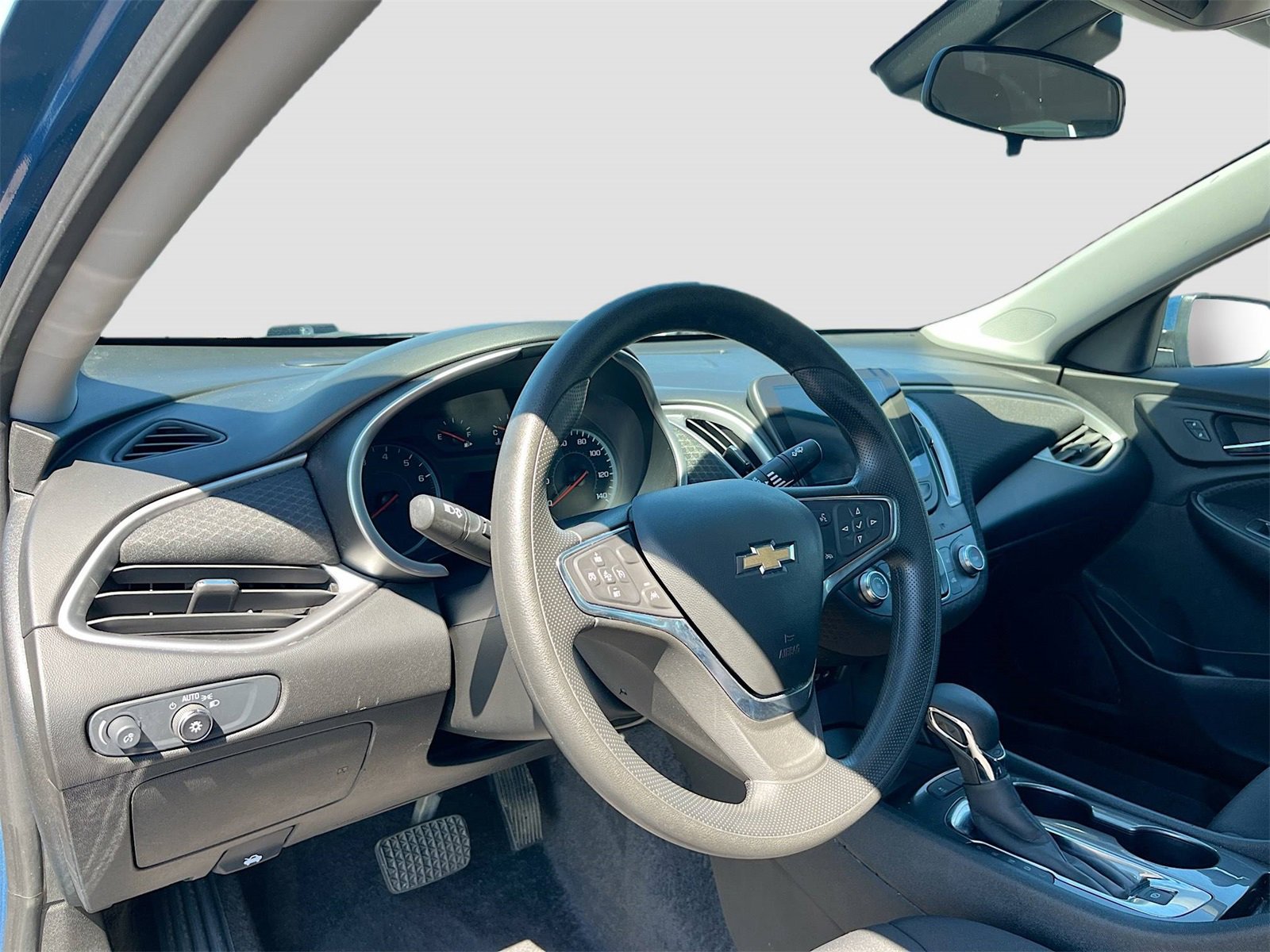 Used 2025 Chevrolet Malibu LS image 9