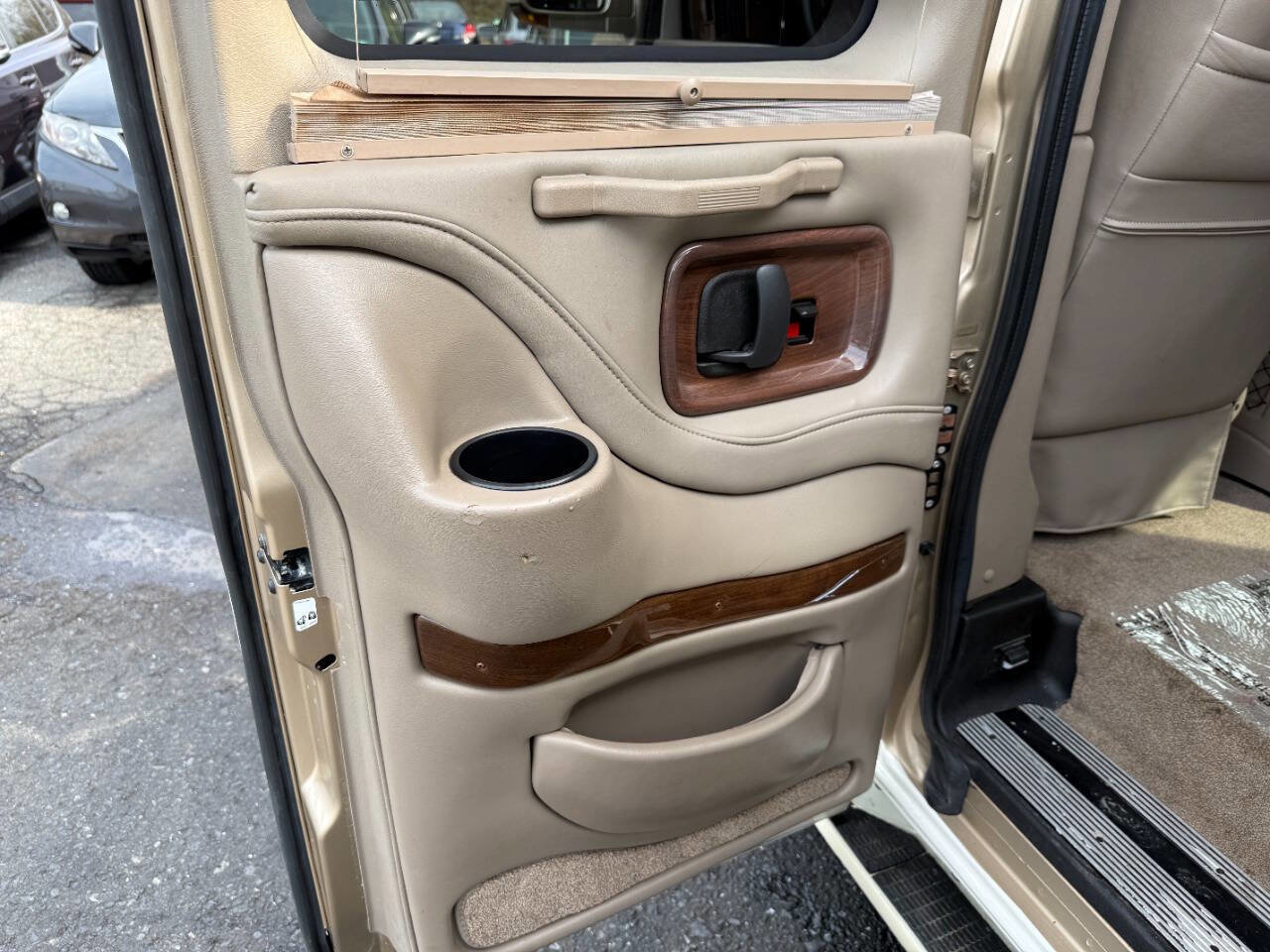 Used 2011 Chevrolet Express 1500 AWD image 24