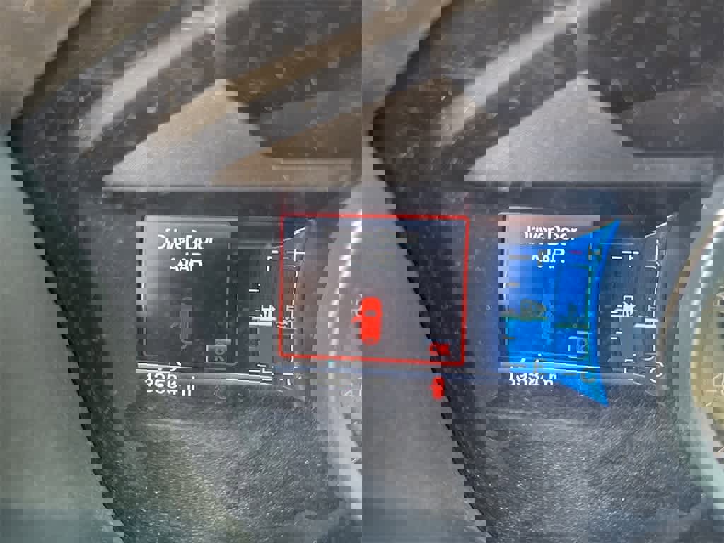 Used 2015 Ford Explorer XLT w/ Equipment Group 202A image 12