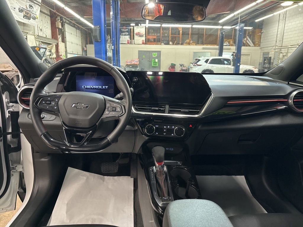 Used 2024 Chevrolet Trax RS w/ Driver Confidence Package image 13