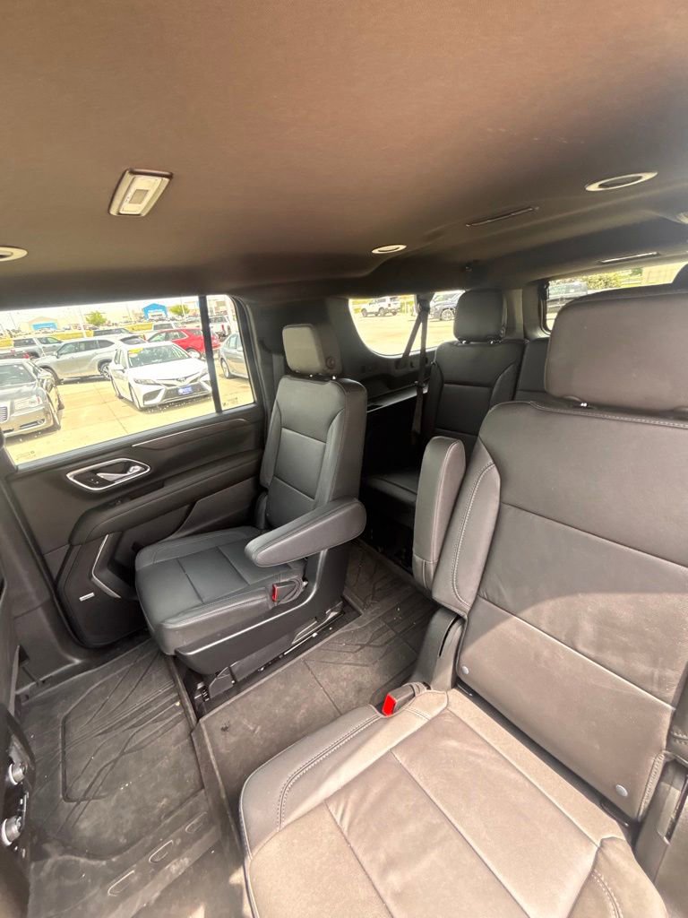 Used 2024 Chevrolet Suburban Z71 w/ Luxury Package AWD/4WD image 8