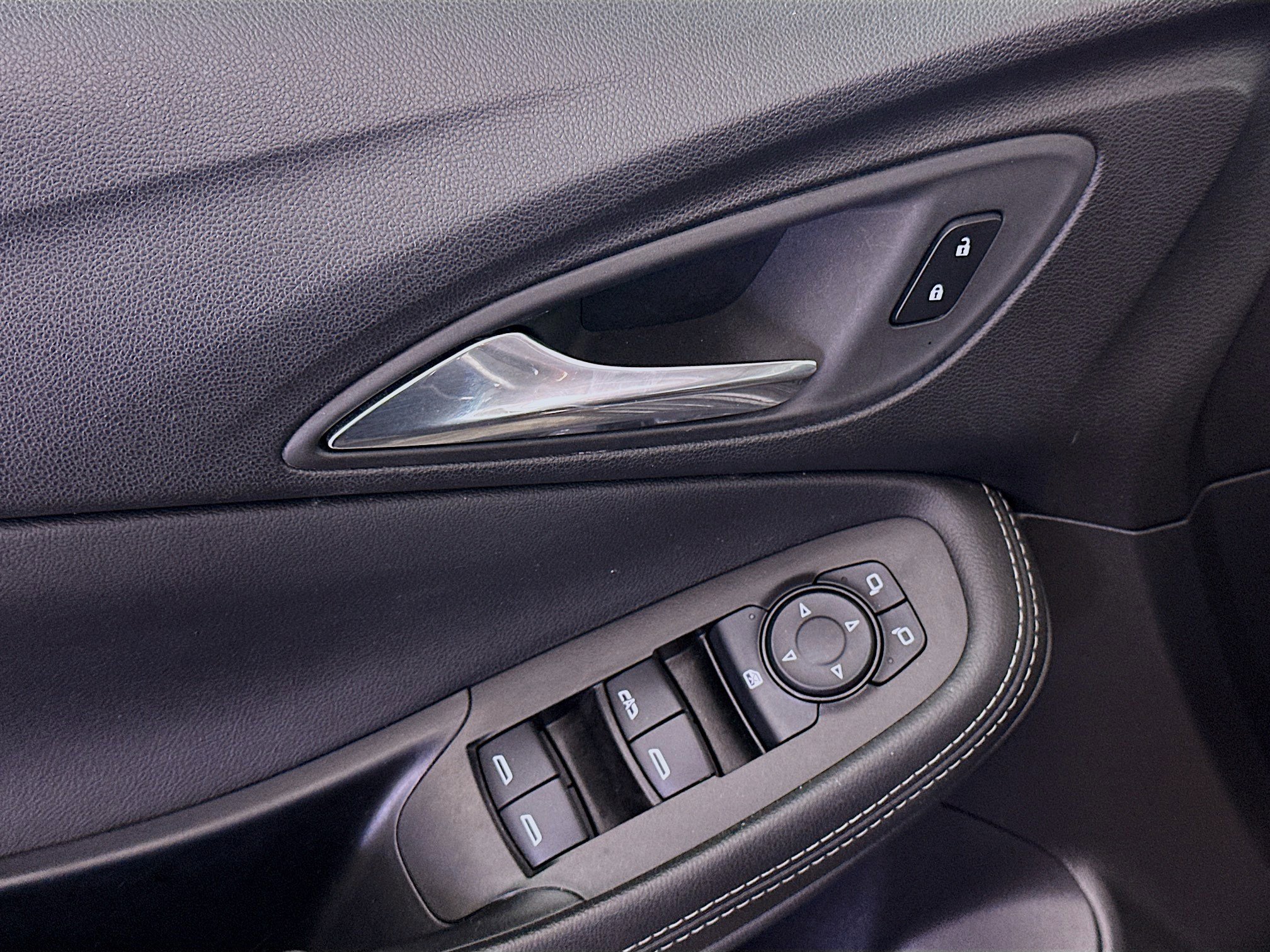 Used 2024 Buick Encore GX Sport Touring image 15