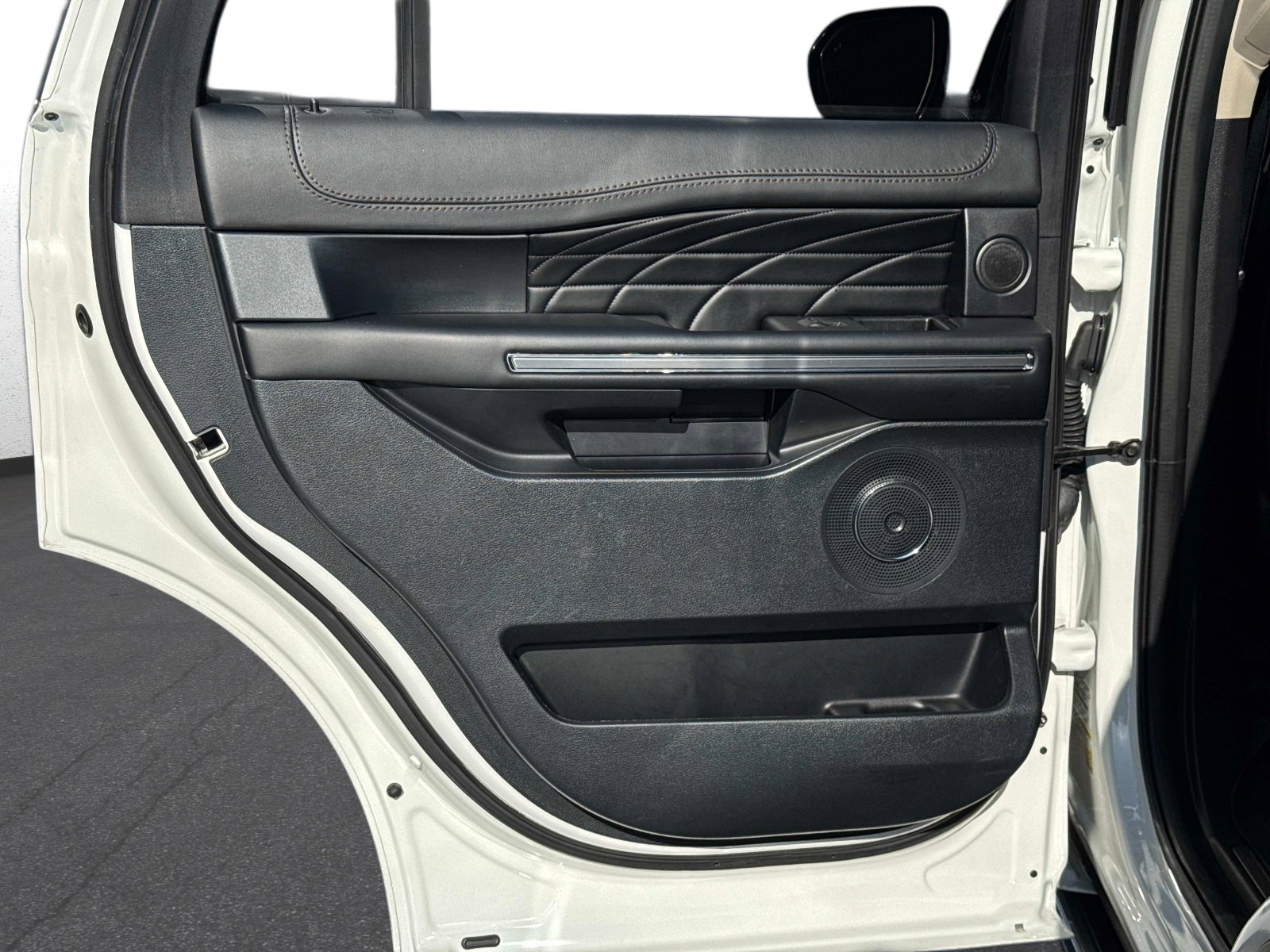 Used 2020 Ford Expedition Platinum AWD/4WD image 13