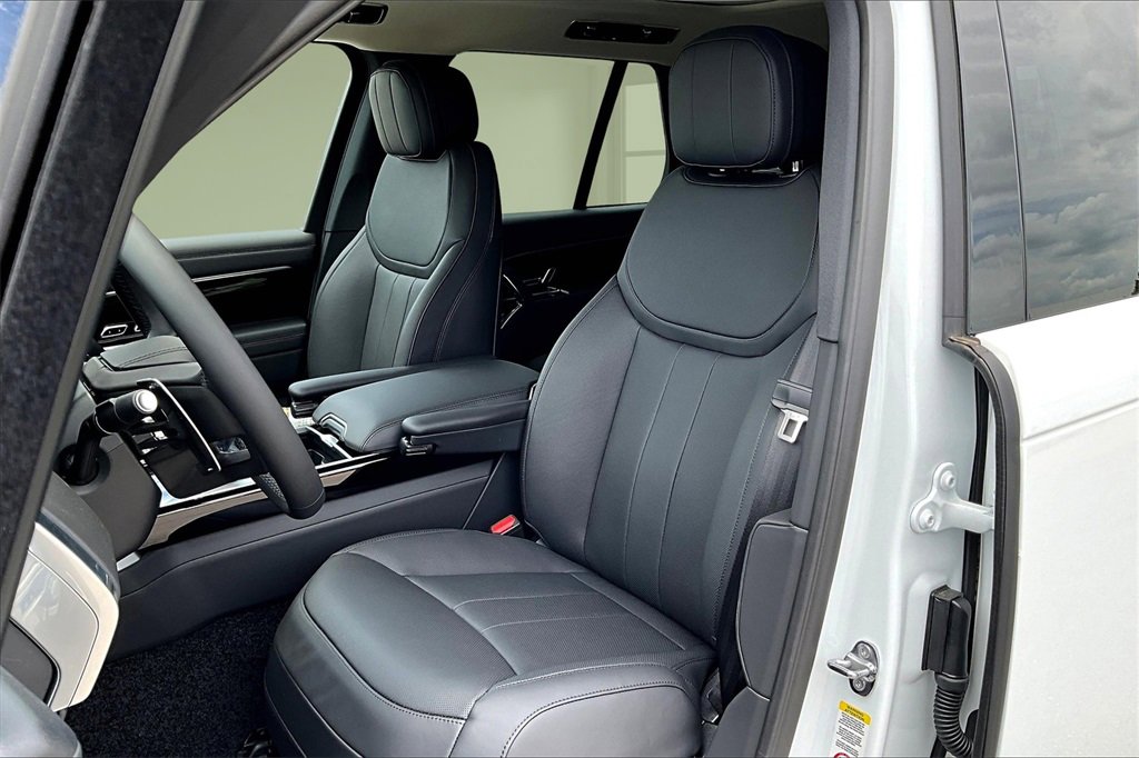 New 2025 Land Rover Range Rover SE image 9