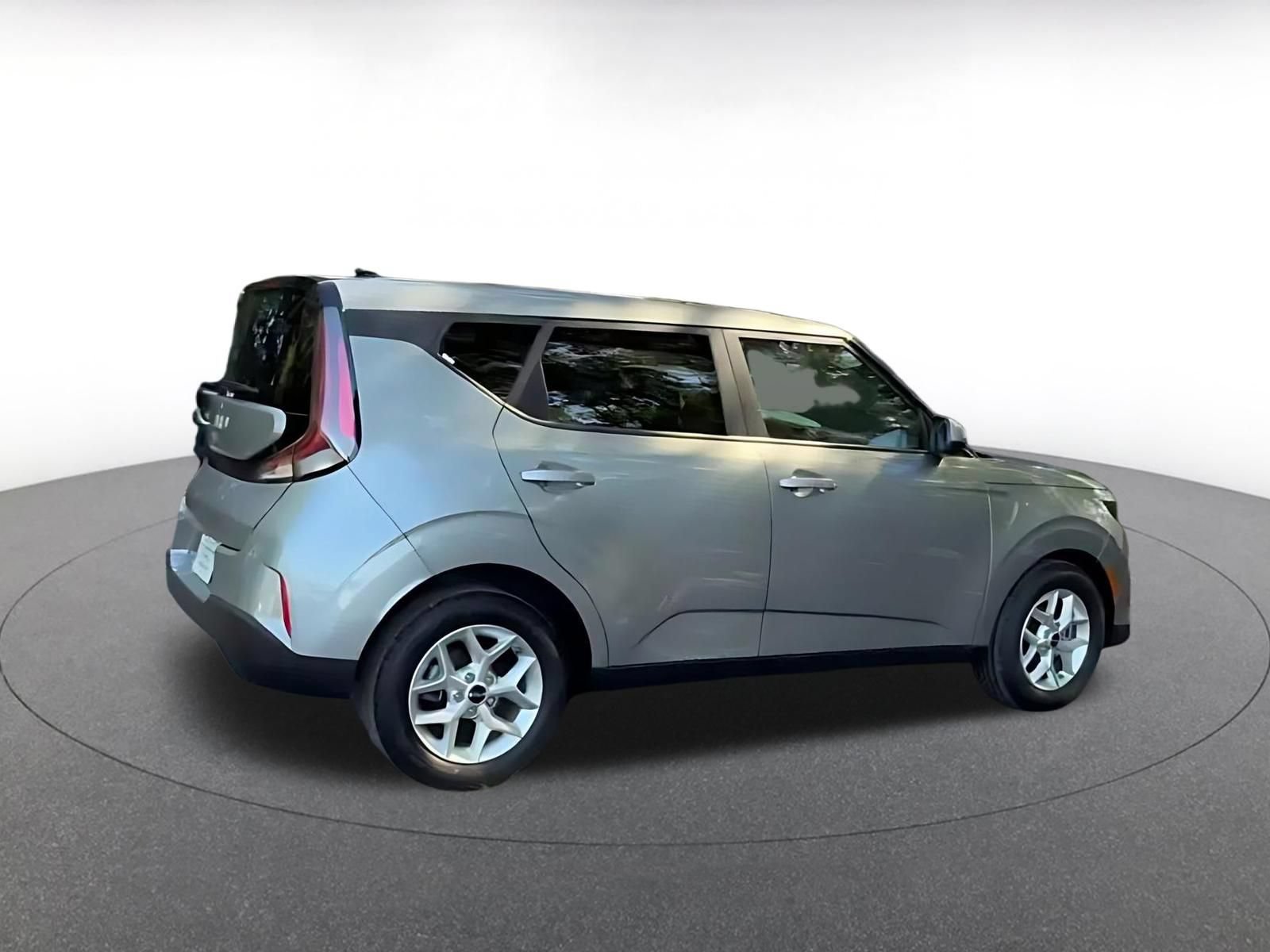Used 2025 Kia Soul LX w/ LX Technology Package FWD image 15