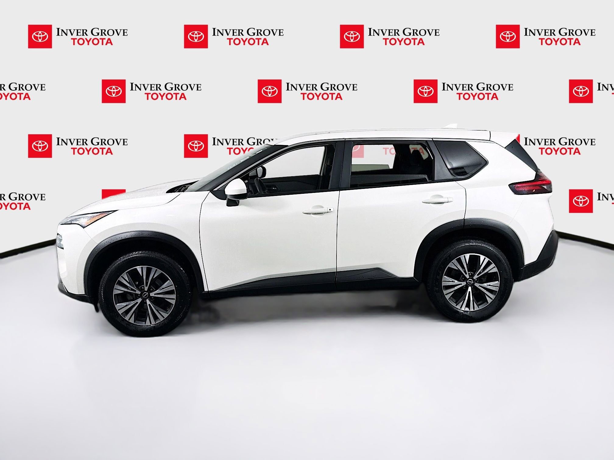 Used 2023 Nissan Rogue SV image 8