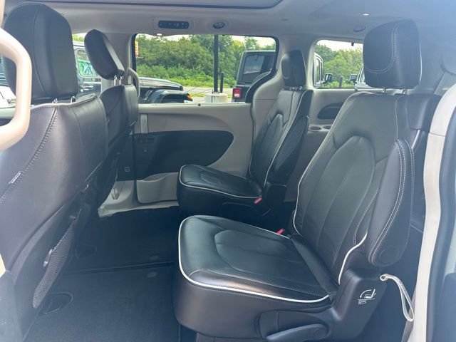 Used 2024 Chrysler Pacifica Limited FWD image 10