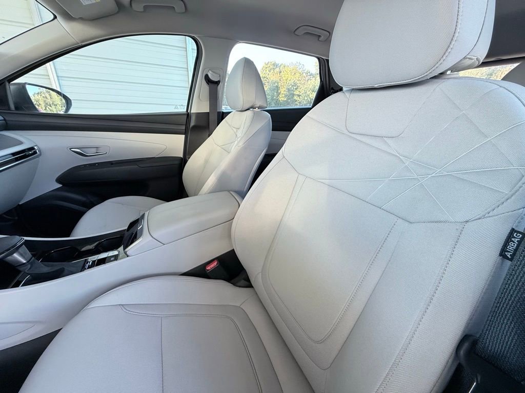 Used 2025 Hyundai Tucson SE image 25