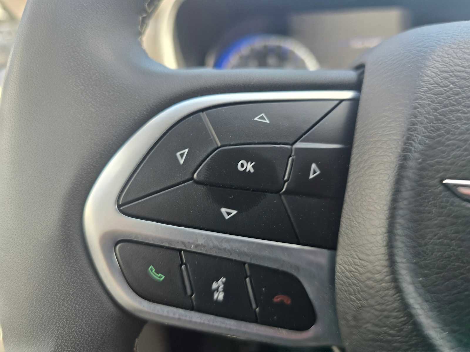 Used 2024 Chrysler Pacifica Touring-L image 32