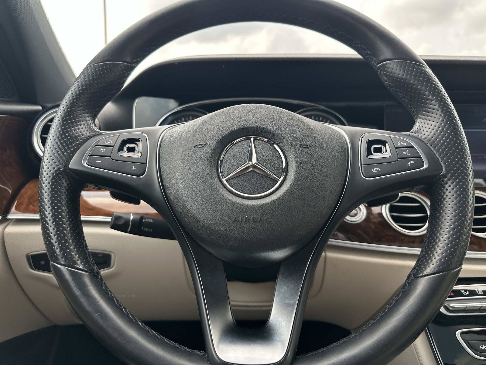 Used 2017 Mercedes-Benz E 300 4MATIC image 20