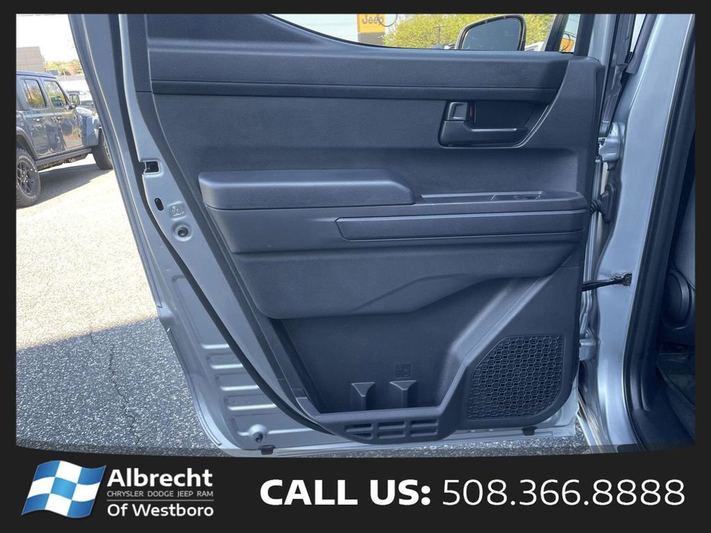 Used 2025 Toyota Tacoma SR5 AWD/4WD image 15