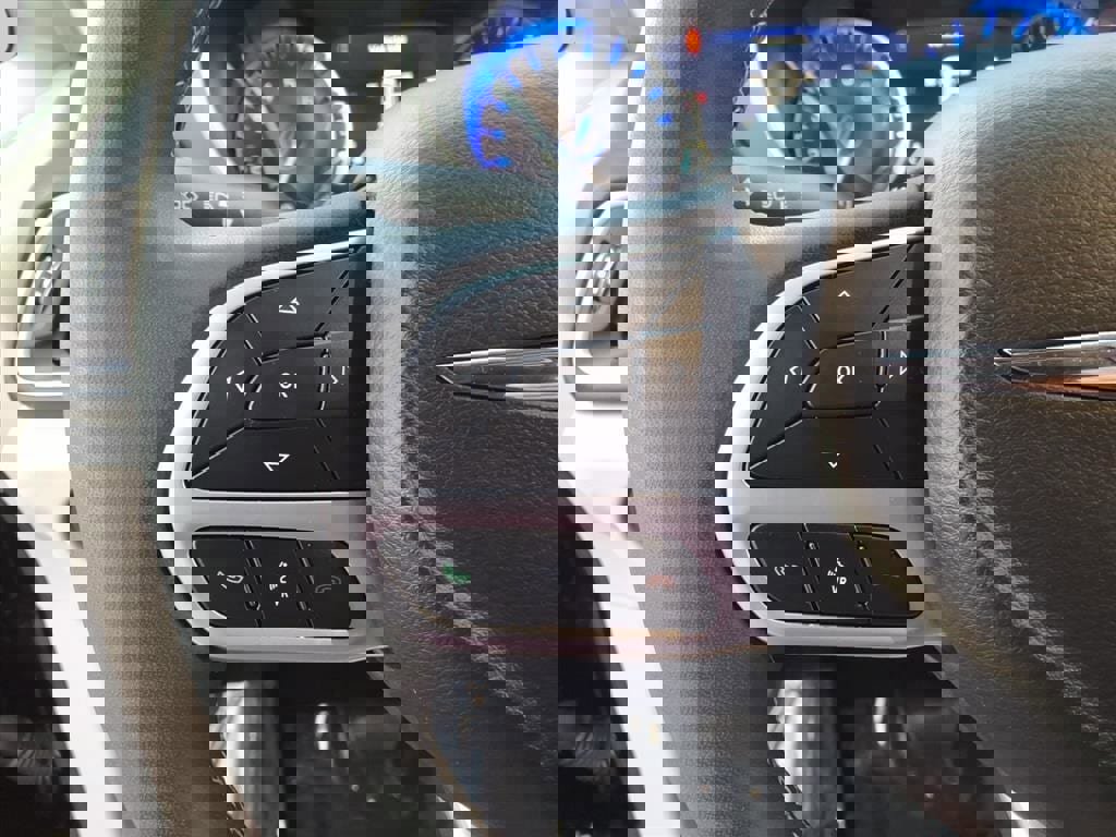 Used 2024 Chrysler Pacifica Touring-L image 26