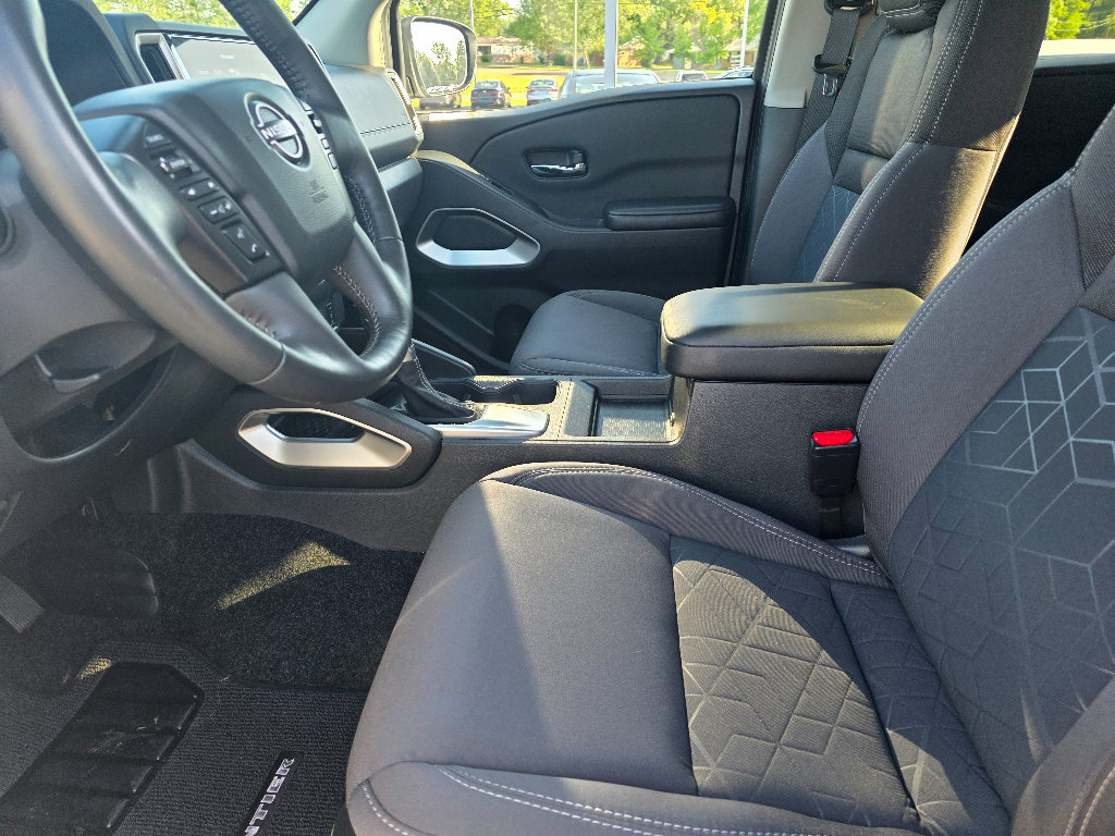 Used 2025 Nissan Frontier SV w/ SV Convenience Package AWD/4WD image 15