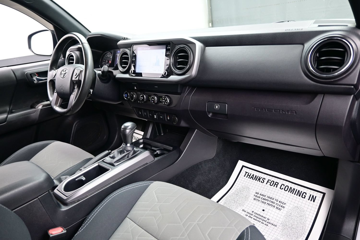 Used 2020 Toyota Tacoma TRD Off-Road w/ Technology Package AWD/4WD image 15