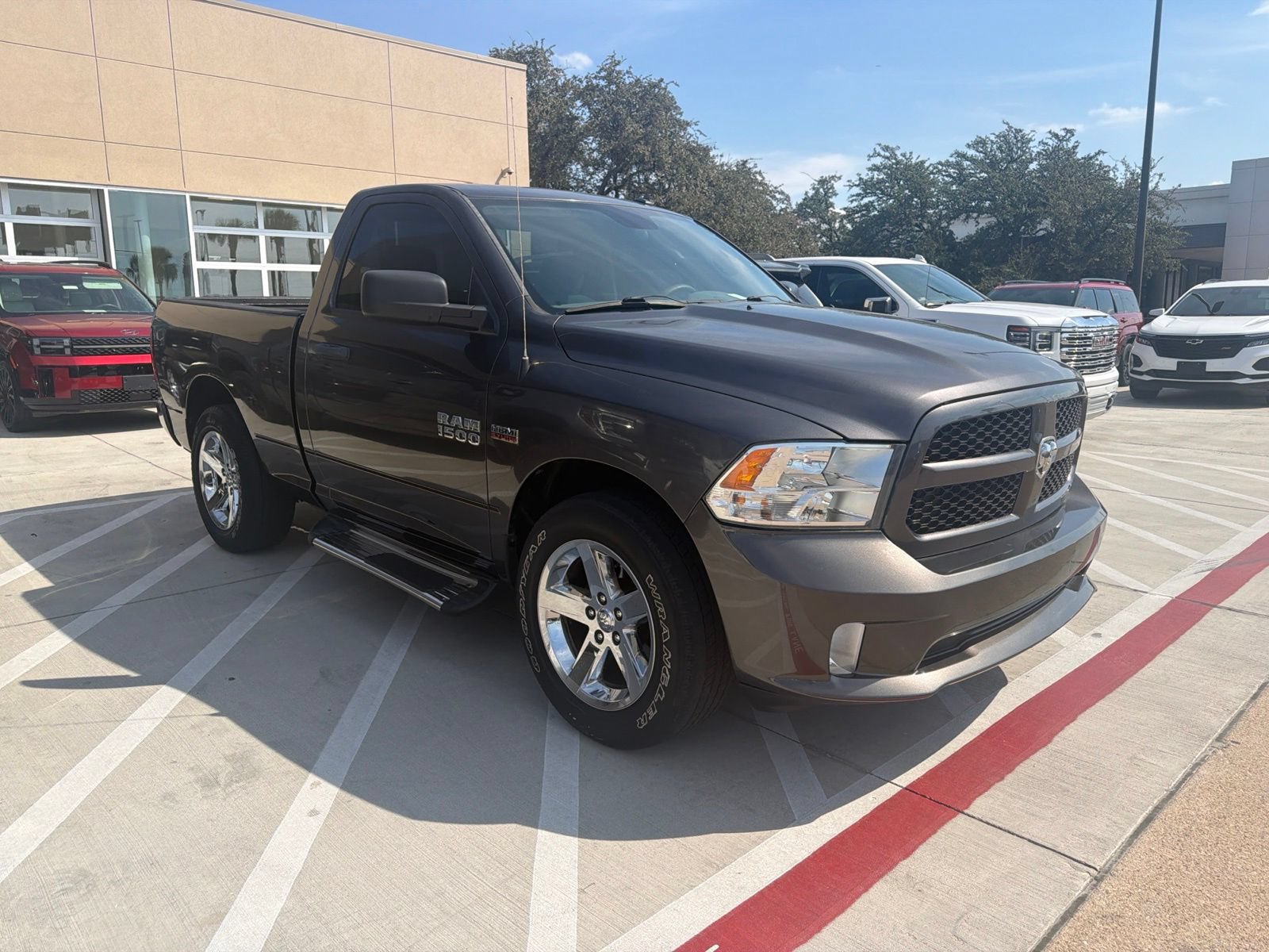 Used 2014 RAM 1500 Express RWD image 3