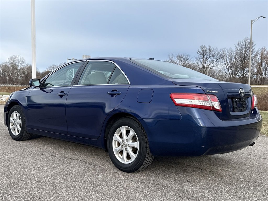 Used 2011 Toyota Camry LE image 6