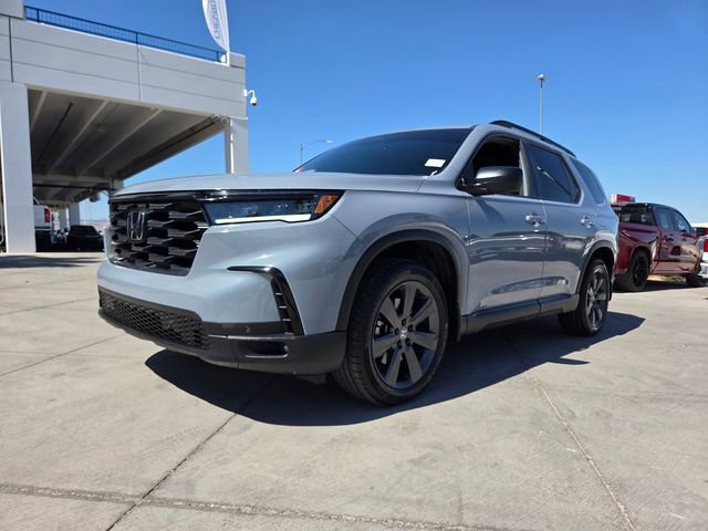 Used 2025 Honda Pilot Sport image 2