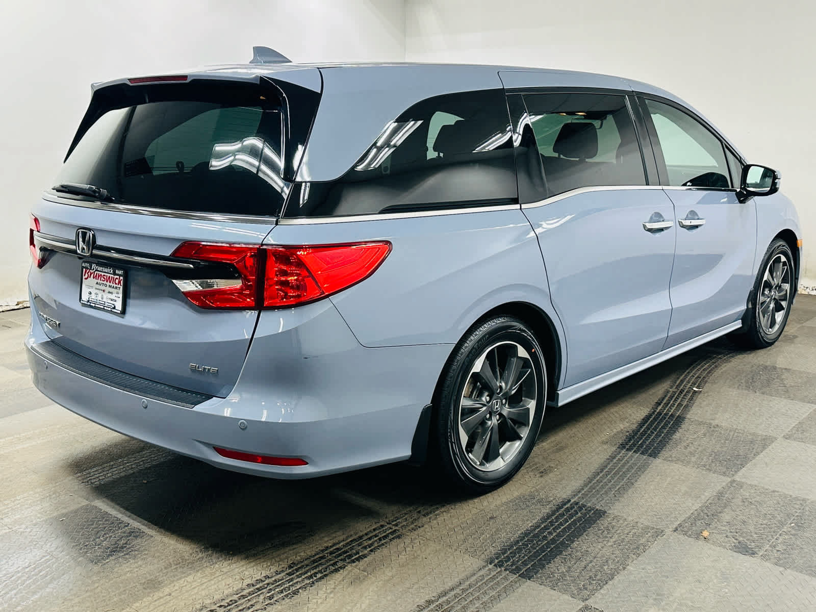 Used 2023 Honda Odyssey Elite image 6