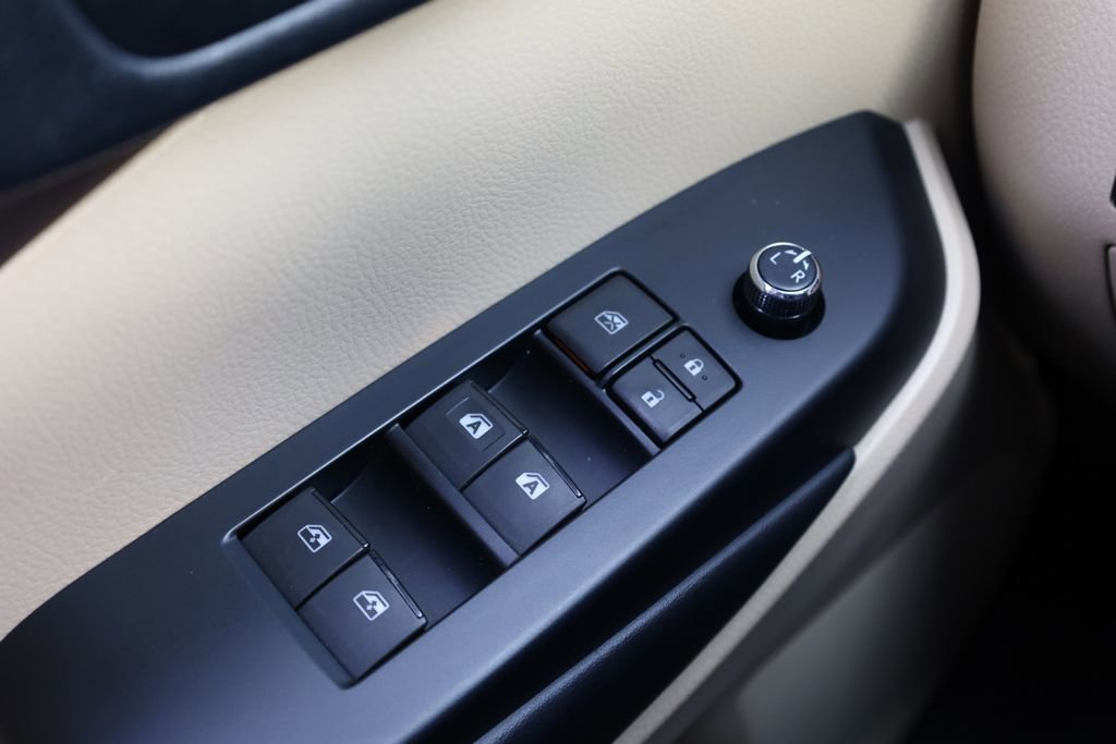 Used 2018 Toyota Highlander XLE image 19