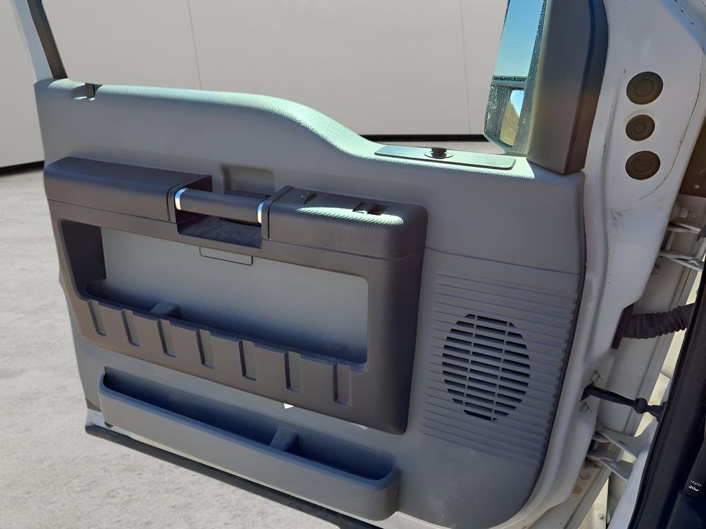Used 2015 Ford F250 XL w/ Power Equipment Group image 17