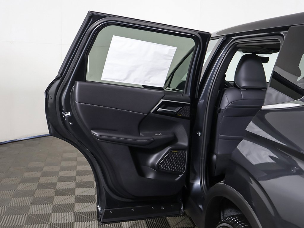 New 2025 Mitsubishi Outlander SE image 25