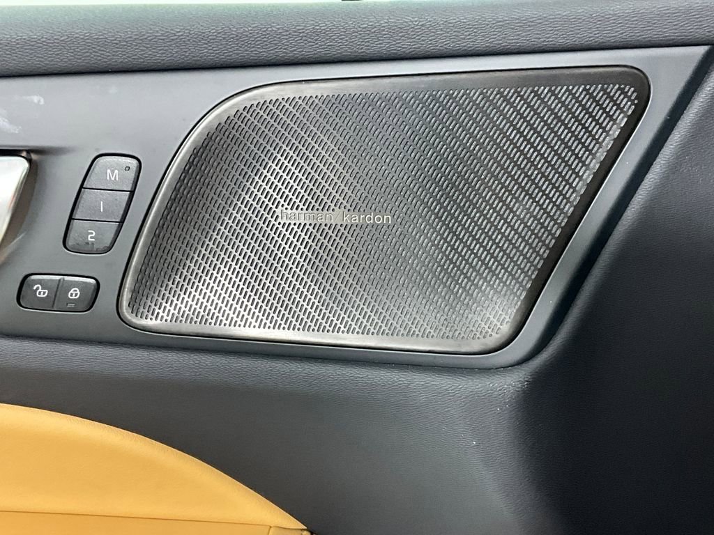 Used 2025 Volvo V60 B5 Cross Country Ultra w/ Protection Package Premier image 17