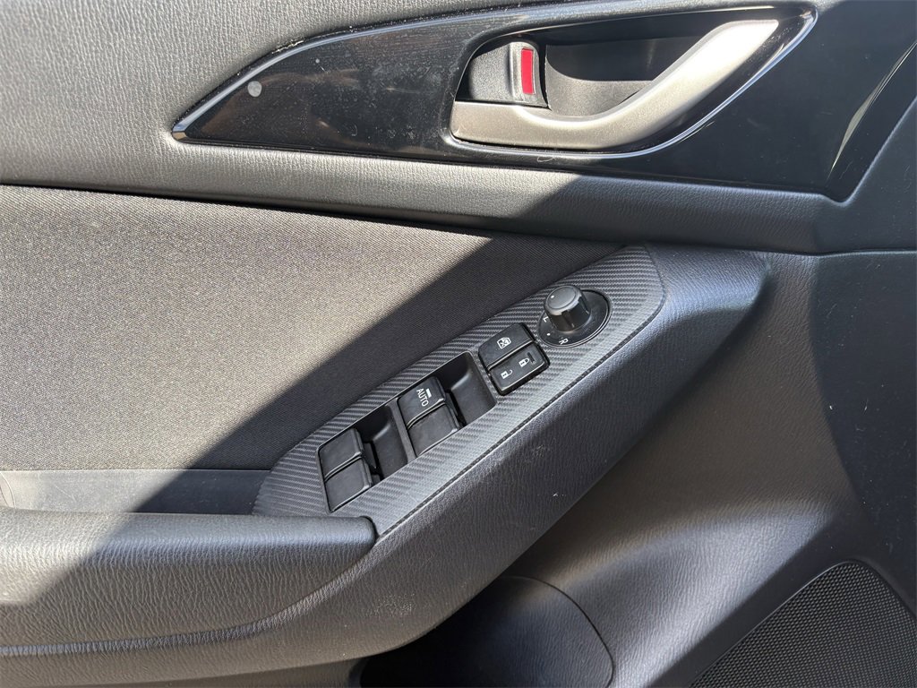 Used 2016 MAZDA MAZDA3 i Touring w/ Popular Equipment Package image 8