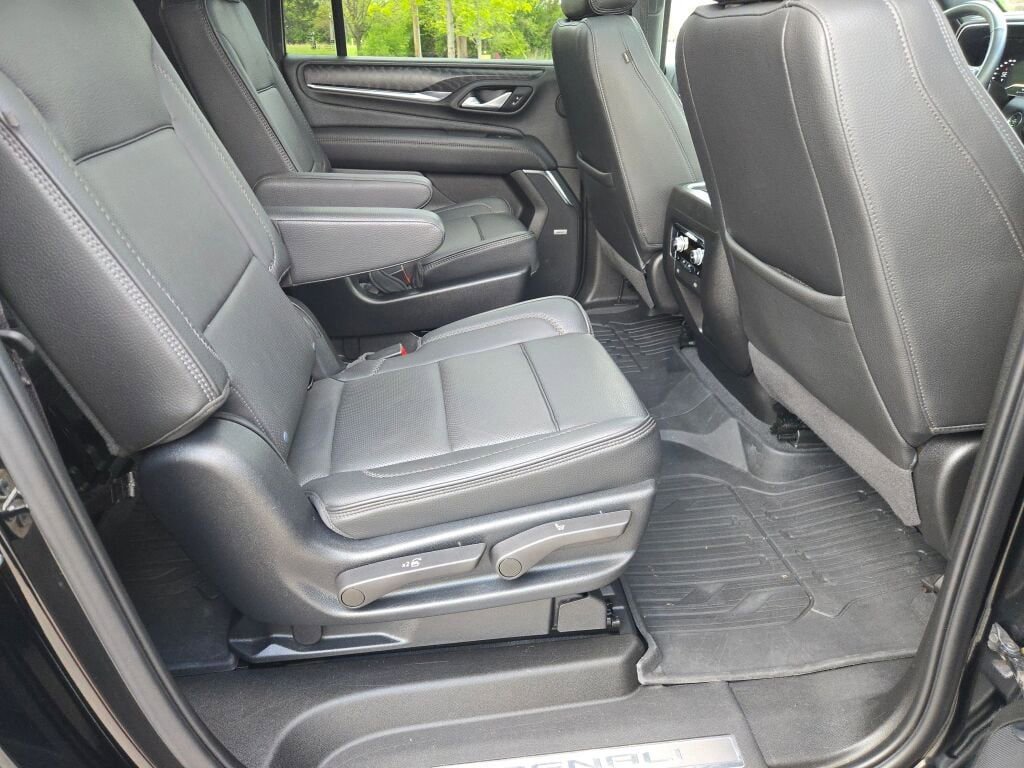 Used 2023 GMC Yukon XL Denali AWD/4WD image 10