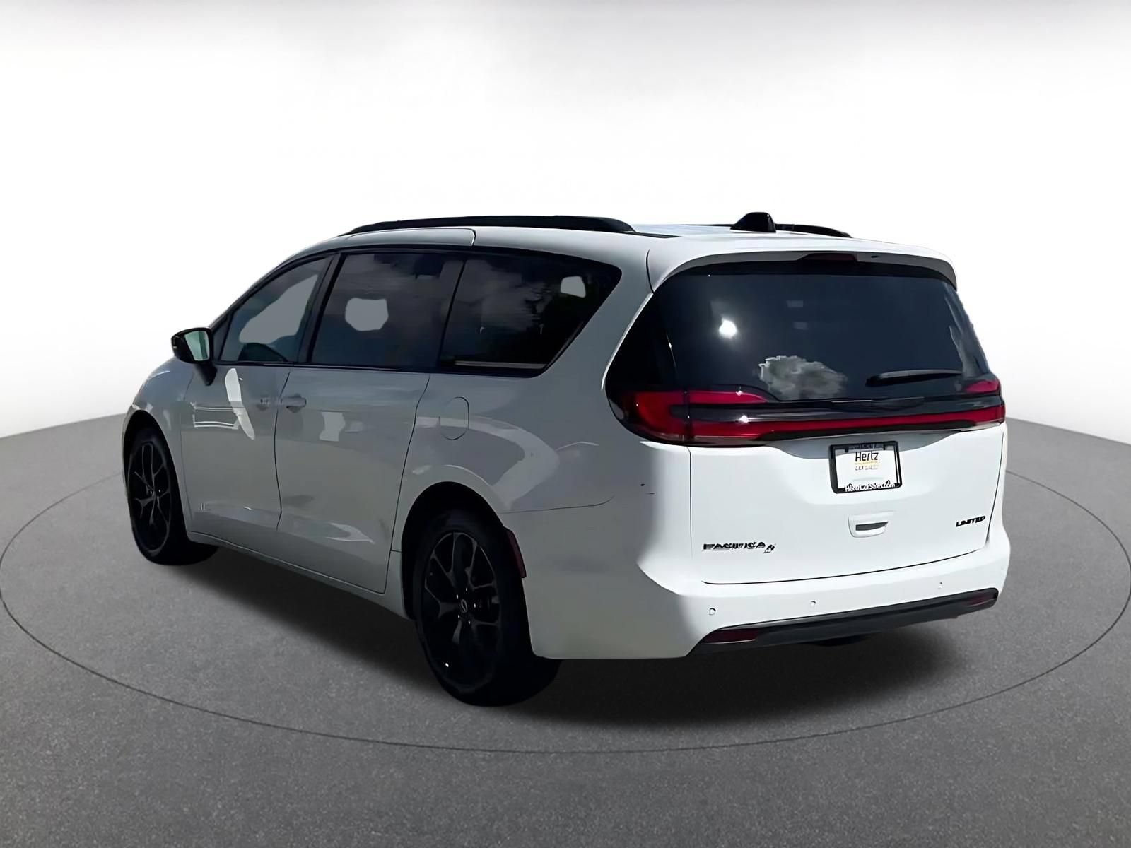 Used 2025 Chrysler Pacifica Limited FWD image 10