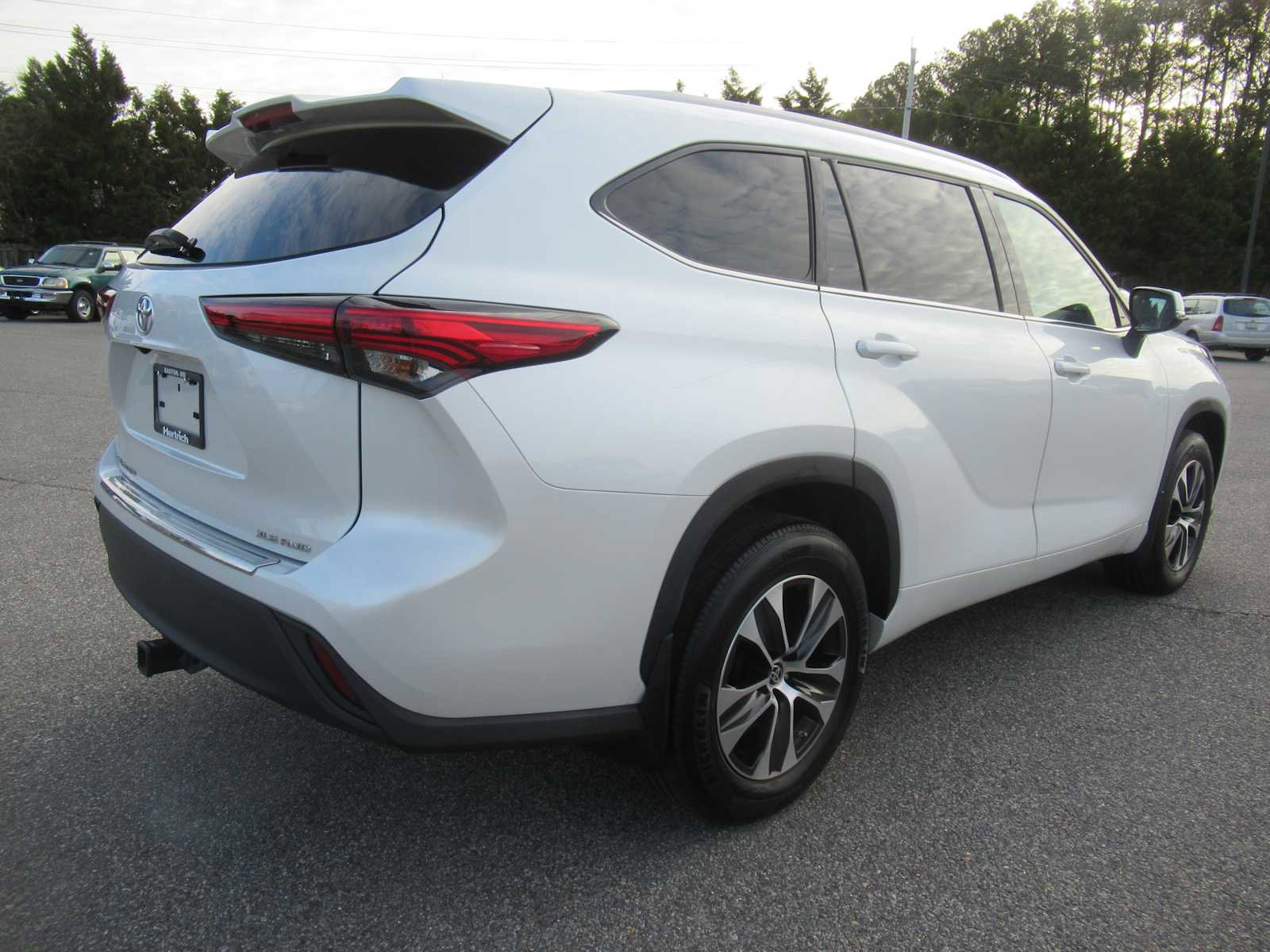 Used 2022 Toyota Highlander XLE image 5