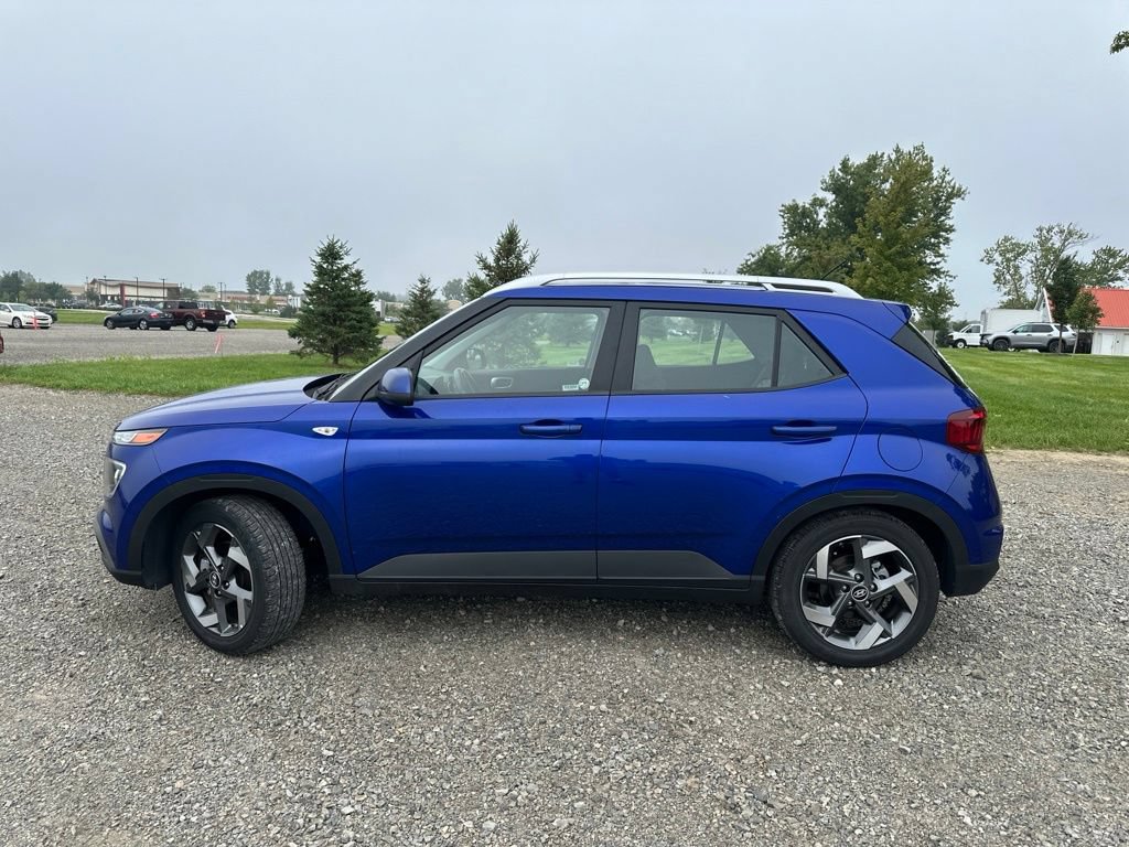 Used 2025 Hyundai Venue SEL FWD image 6