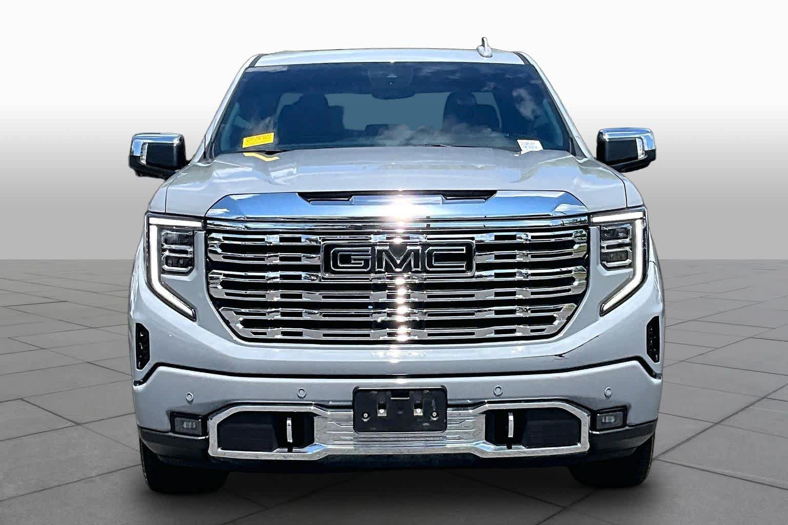 Used 2025 GMC Sierra 1500 Denali AWD/4WD image 4