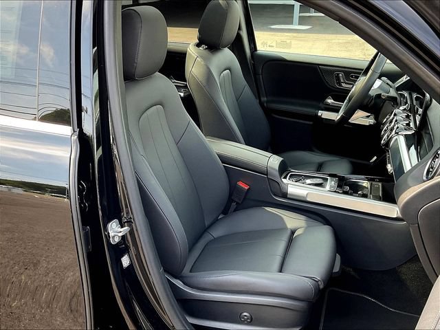 Used 2026 Mercedes-Benz GLB 250 4MATIC image 31