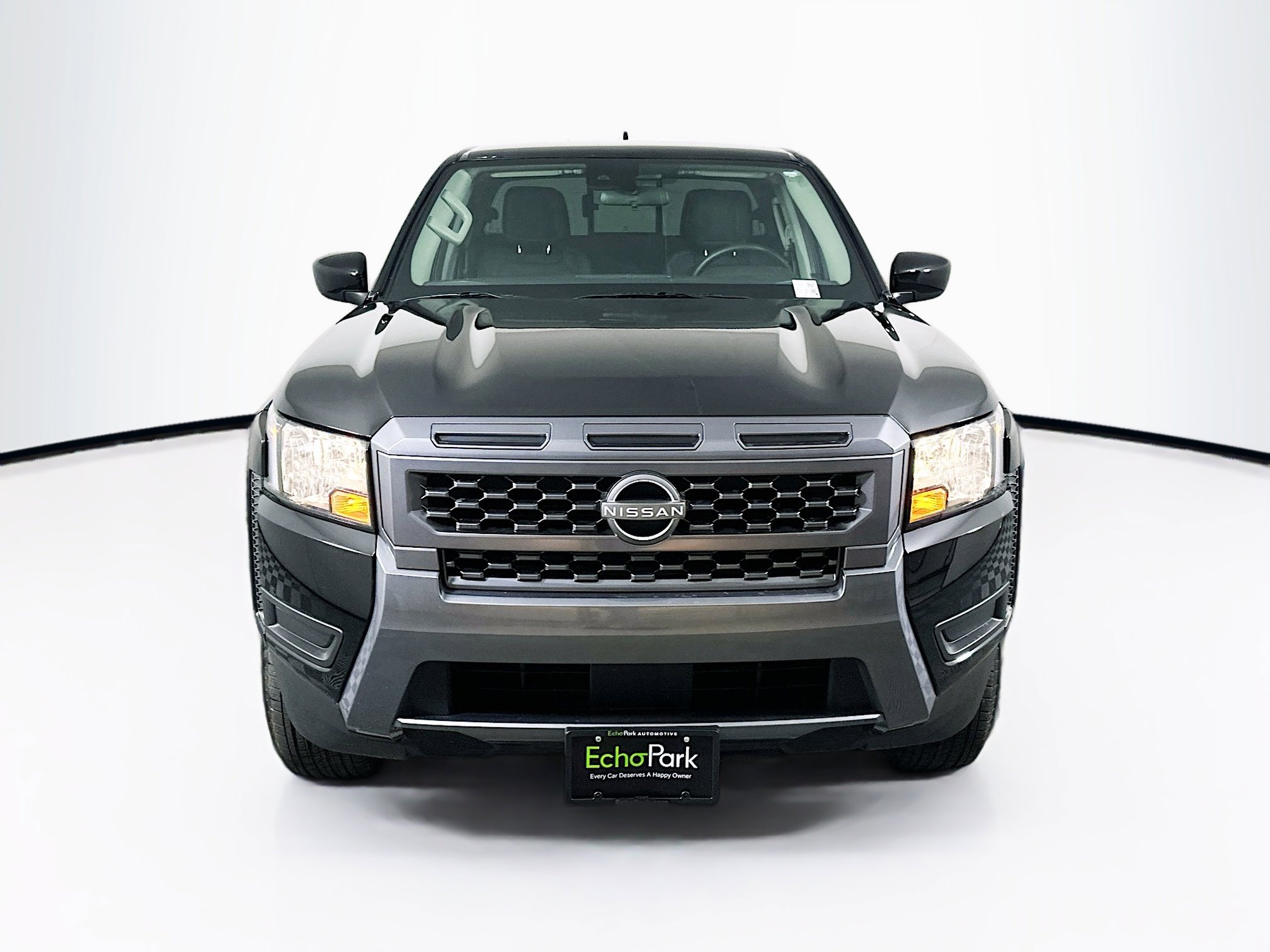 Used 2025 Nissan Frontier SV image 2