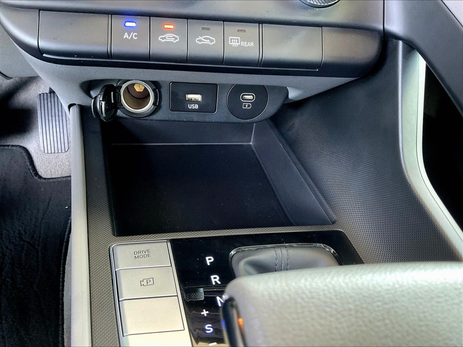 Used 2024 Hyundai Elantra SE FWD image 15