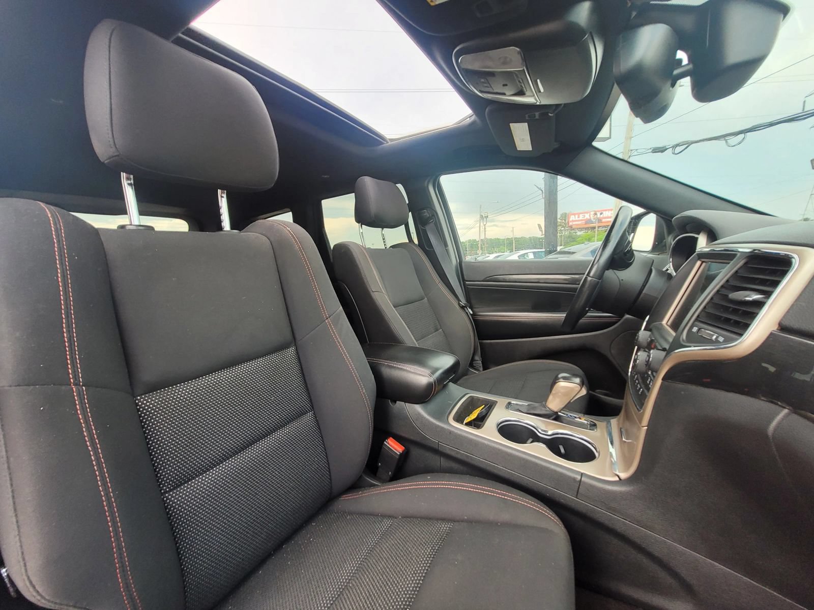 Used 2016 Jeep Grand Cherokee Laredo 75th Anniversary AWD/4WD image 17
