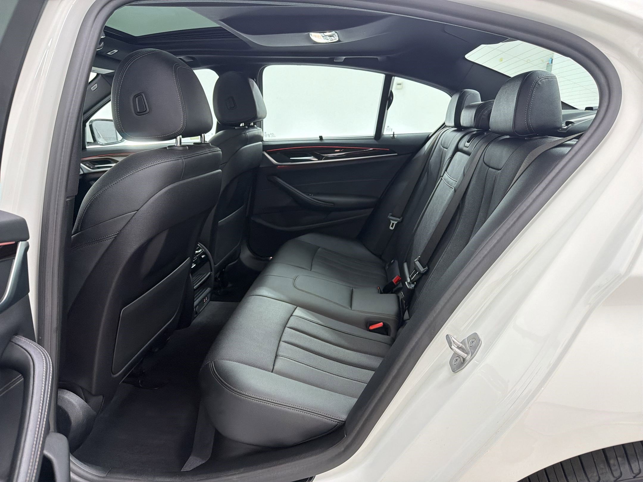 Used 2022 BMW 530i w/ Convenience Package RWD image 14