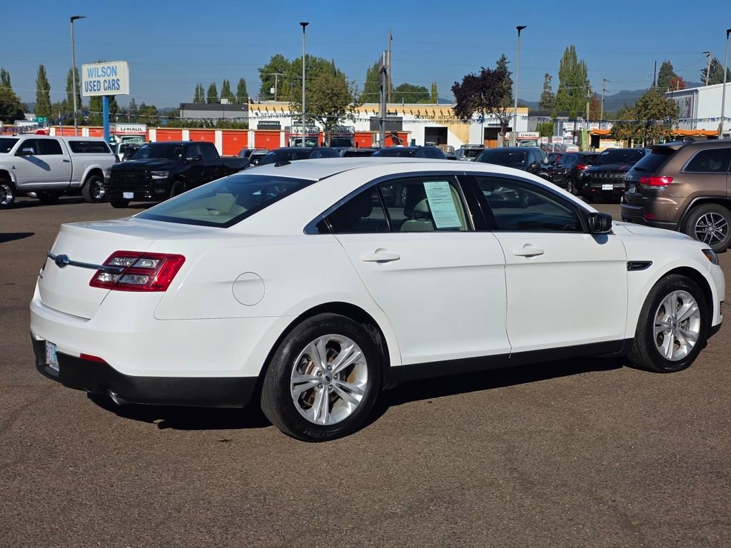 Used 2016 Ford Taurus SE image 29