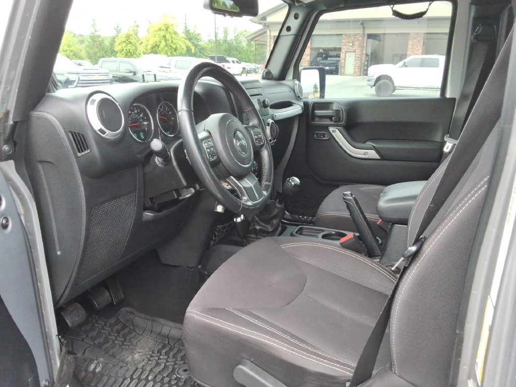 Used 2014 Jeep Wrangler Unlimited Sahara w/ Max Tow Package AWD/4WD image 25